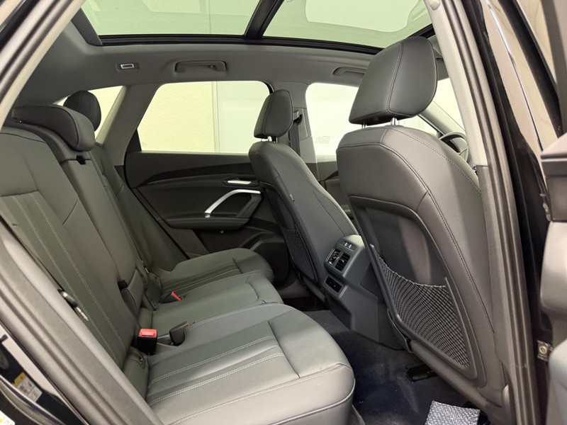Audi Q5 Vehicle Image 9