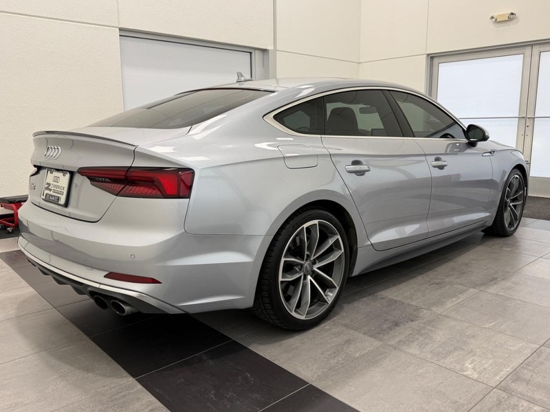 Audi S5 Sportback Vehicle Full-screen Gallery Image 02