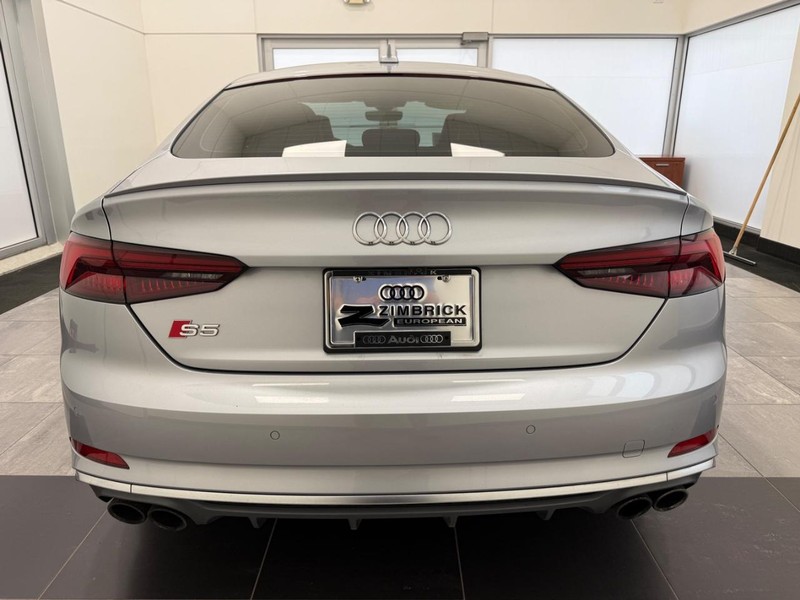 Audi S5 Sportback Vehicle Full-screen Gallery Image 03