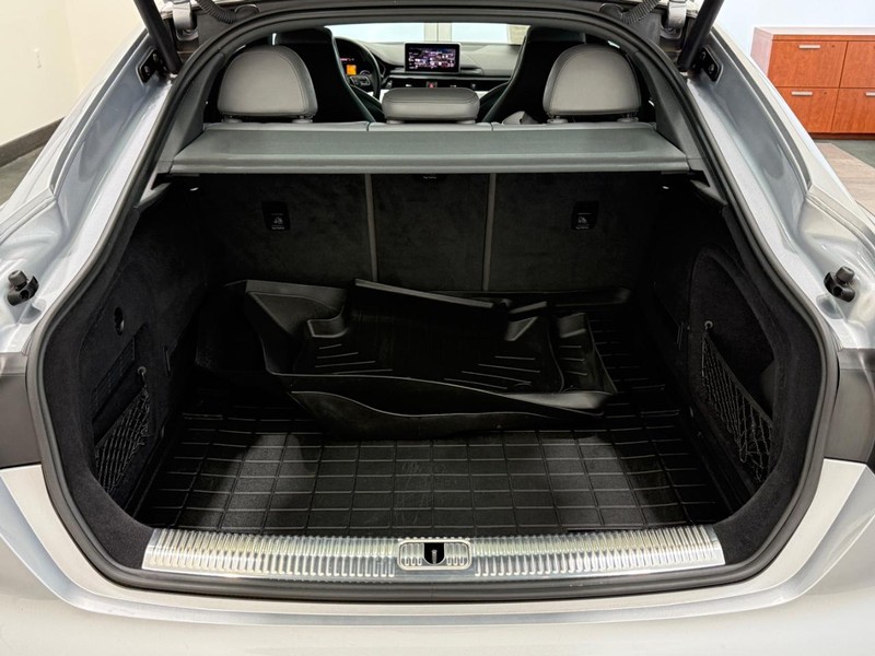 Audi S5 Sportback Vehicle Full-screen Gallery Image 05