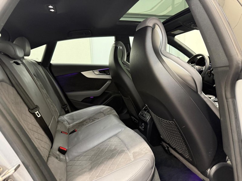 Audi S5 Sportback Vehicle Full-screen Gallery Image 09
