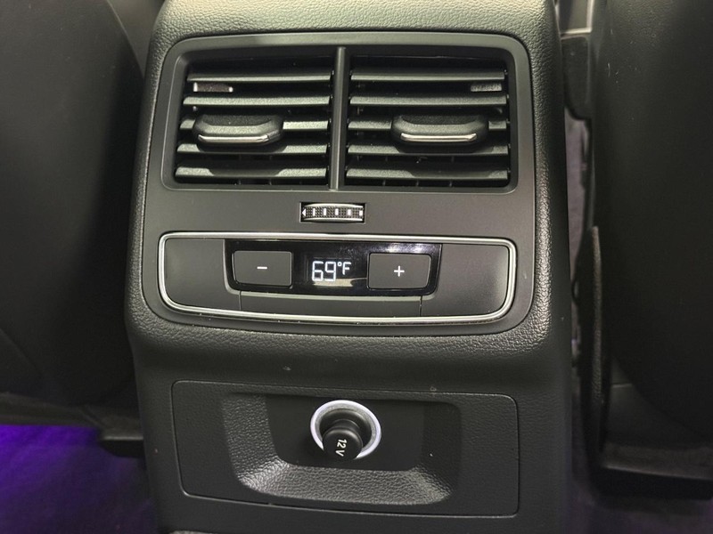 Audi S5 Sportback Vehicle Full-screen Gallery Image 11