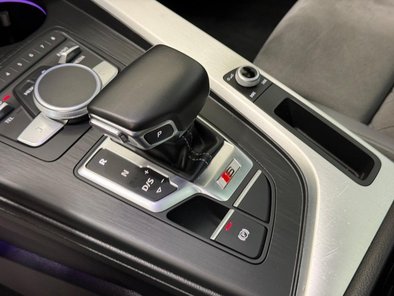 Audi S5 Sportback Vehicle Full-screen Gallery Image 21