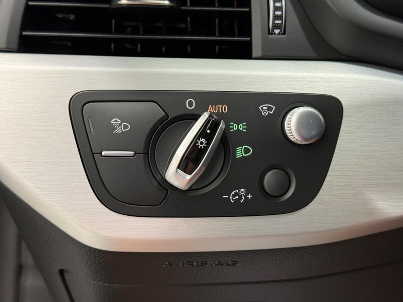Audi S5 Sportback Vehicle Full-screen Gallery Image 25