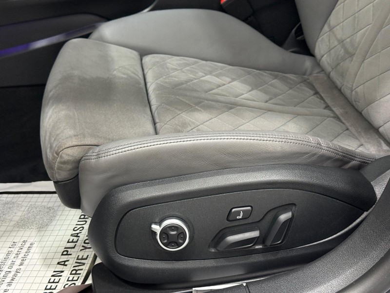 Audi S5 Sportback Vehicle Full-screen Gallery Image 28