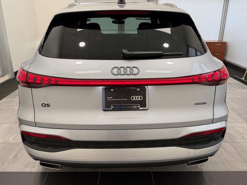 Audi Q5 Vehicle Full-screen Gallery Image 03