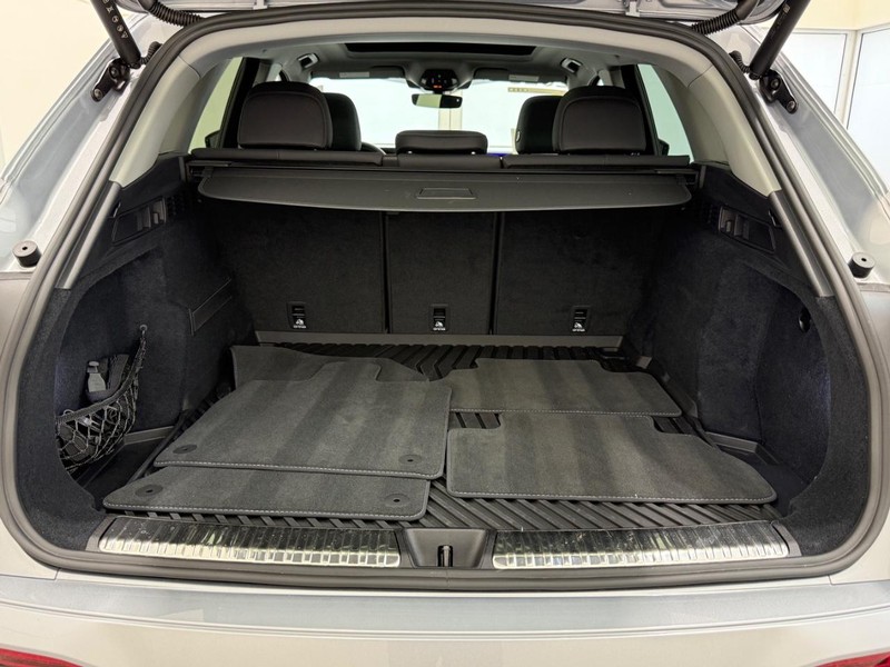 Audi Q5 Vehicle Full-screen Gallery Image 05