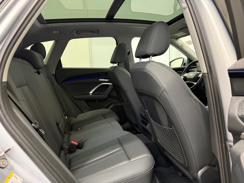 Audi Q5 Vehicle Full-screen Gallery Image 09