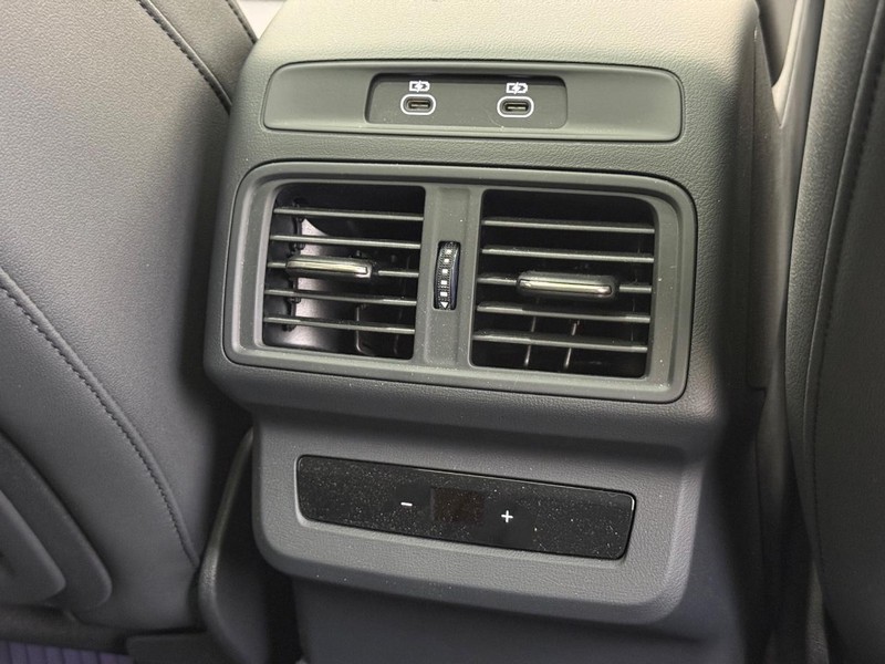 Audi Q5 Vehicle Full-screen Gallery Image 11