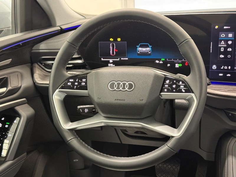 Audi Q5 Vehicle Full-screen Gallery Image 13