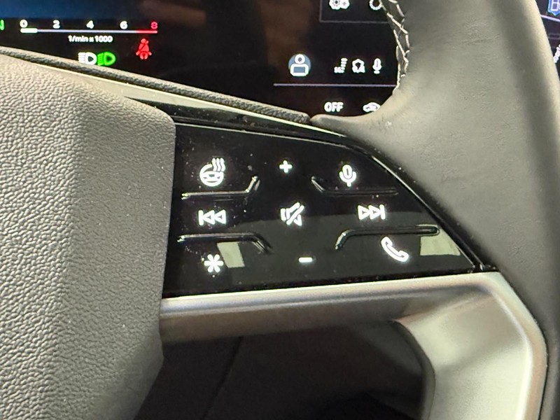 Audi Q5 Vehicle Full-screen Gallery Image 15