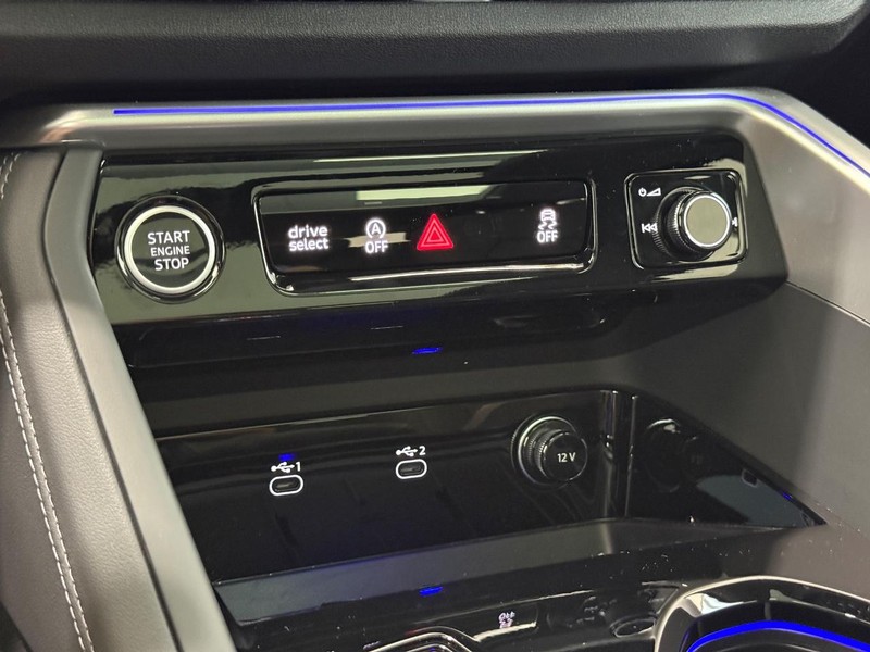 Audi Q5 Vehicle Full-screen Gallery Image 18