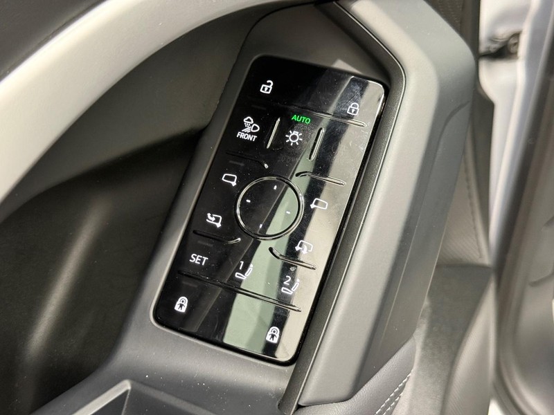 Audi Q5 Vehicle Full-screen Gallery Image 22