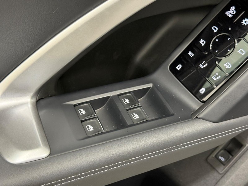 Audi Q5 Vehicle Full-screen Gallery Image 23
