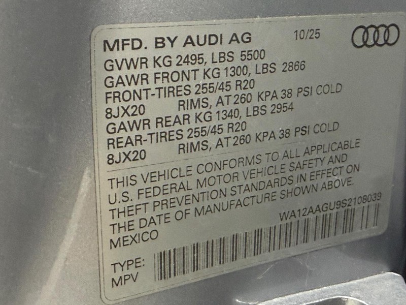 Audi Q5 Vehicle Full-screen Gallery Image 25