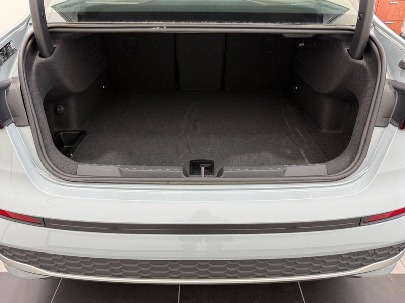 Audi A3 Vehicle Full-screen Gallery Image 05