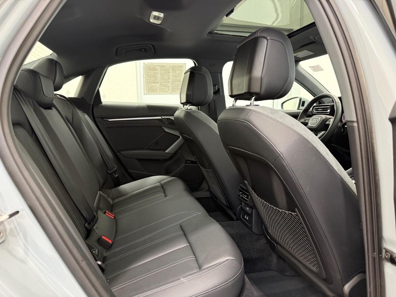 Audi A3 Vehicle Full-screen Gallery Image 09