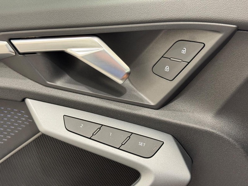 Audi A3 Vehicle Full-screen Gallery Image 23