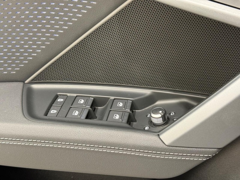 Audi A3 Vehicle Full-screen Gallery Image 24