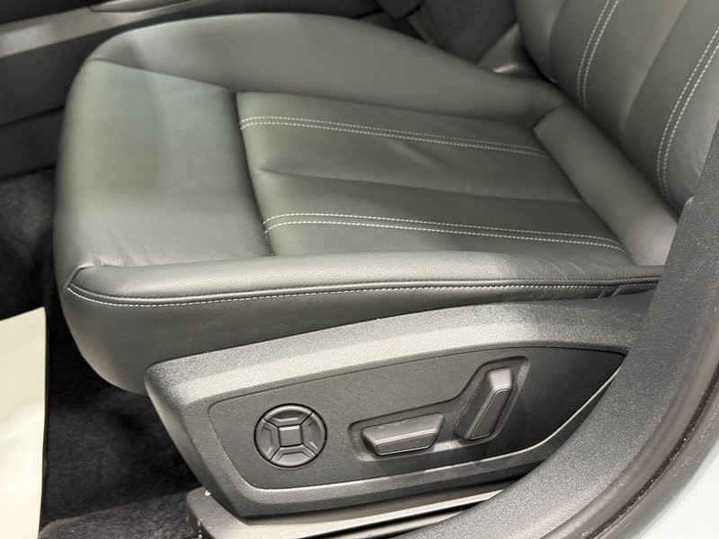 Audi A3 Vehicle Full-screen Gallery Image 26