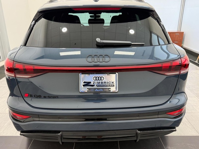 Audi SQ6 e-tron Vehicle Image 3