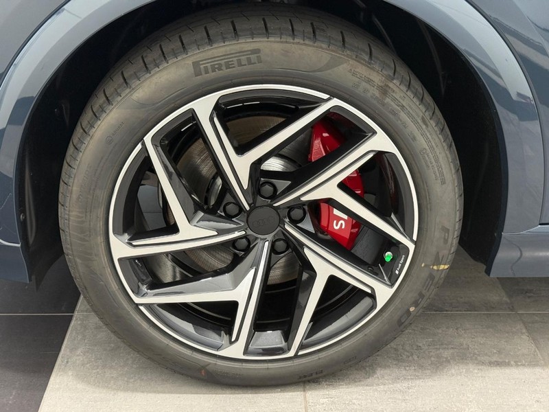 Audi SQ6 e-tron Vehicle Image 6