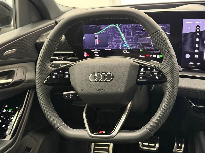 Audi SQ6 e-tron Vehicle Image 12