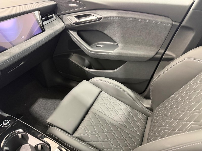 Audi SQ6 e-tron Vehicle Image 19
