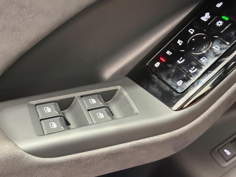 Audi SQ6 e-tron Vehicle Image 23