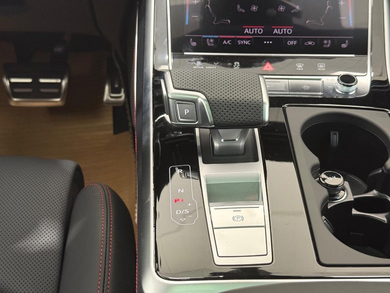 Audi SQ8 Vehicle Image 7