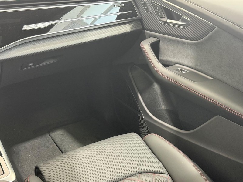 Audi SQ8 Vehicle Image 9