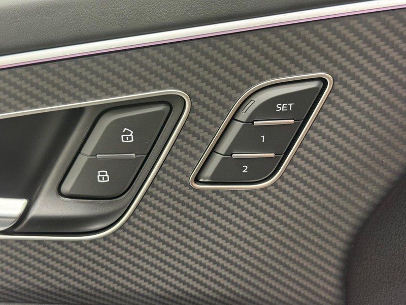 Audi SQ8 Vehicle Image 10