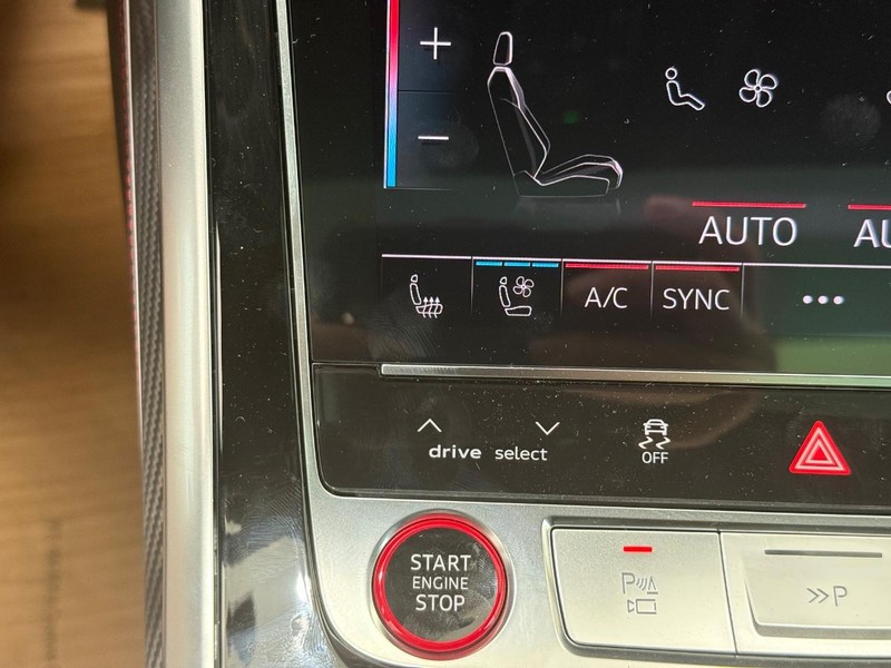 Audi SQ8 Vehicle Image 14