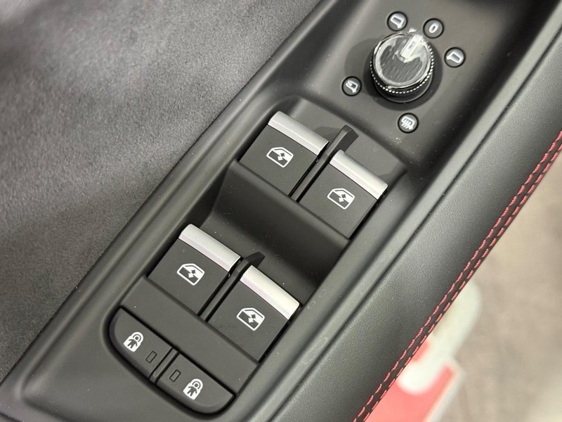 Audi SQ8 Vehicle Image 15