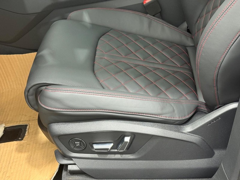 Audi SQ8 Vehicle Image 16
