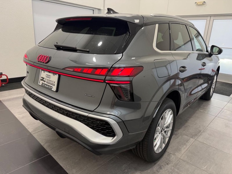 Audi Q3 Vehicle Image 2