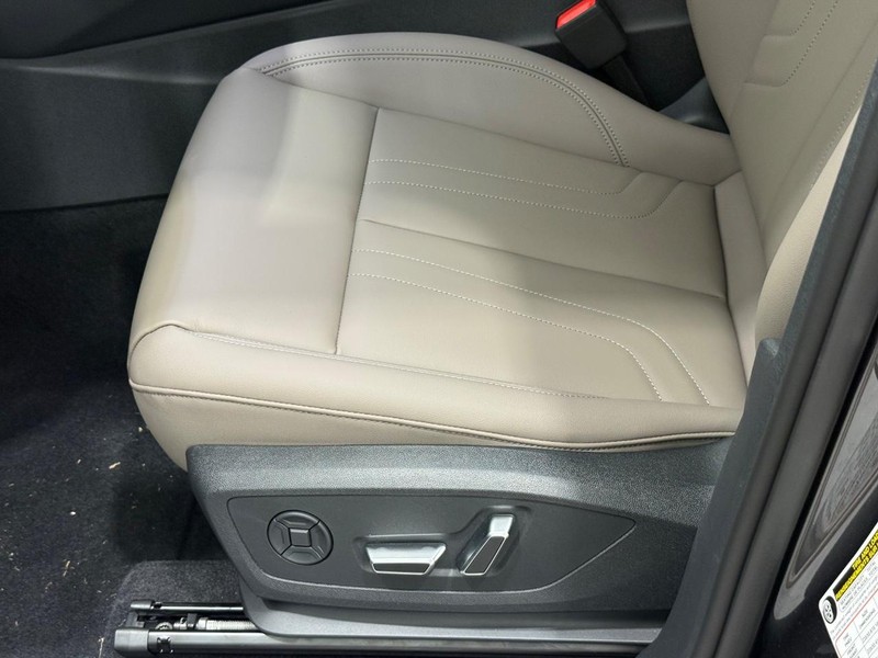 Audi Q3 Vehicle Image 16