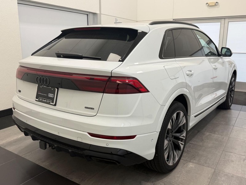Audi Q8 Vehicle Full-screen Gallery Image 02