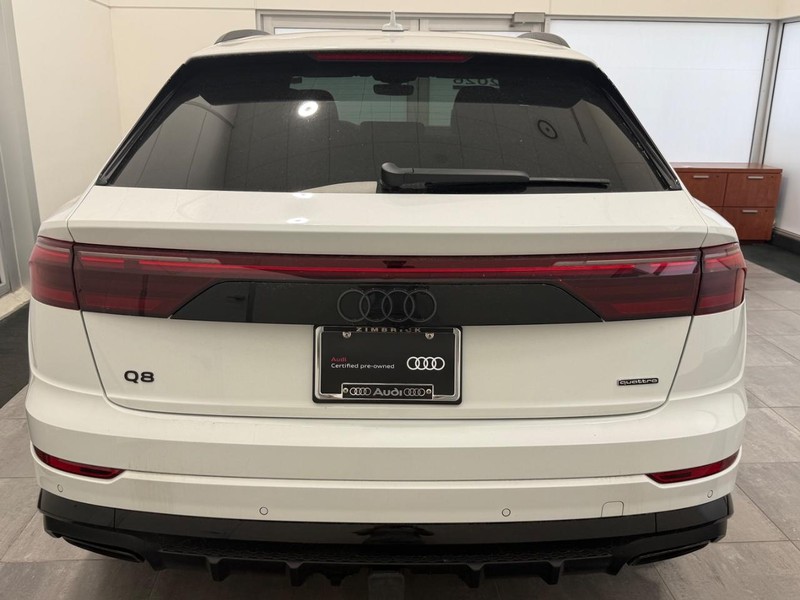 Audi Q8 Vehicle Full-screen Gallery Image 03