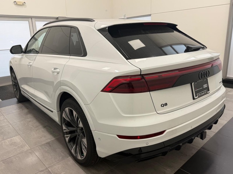 Audi Q8 Vehicle Full-screen Gallery Image 04