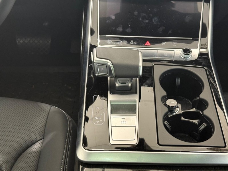 Audi Q8 Vehicle Full-screen Gallery Image 11