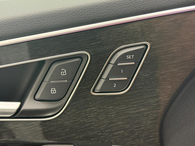 Audi Q8 Vehicle Full-screen Gallery Image 13
