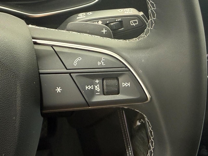 Audi Q8 Vehicle Full-screen Gallery Image 15