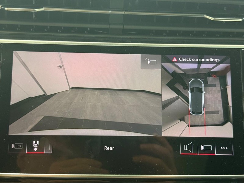 Audi Q8 Vehicle Full-screen Gallery Image 17