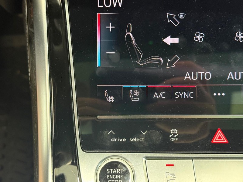 Audi Q8 Vehicle Full-screen Gallery Image 18