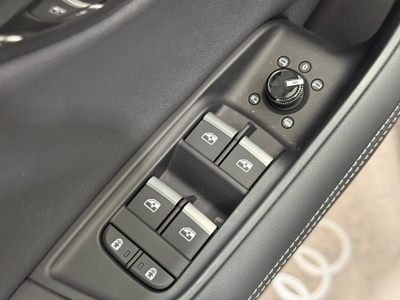 Audi Q8 Vehicle Full-screen Gallery Image 19