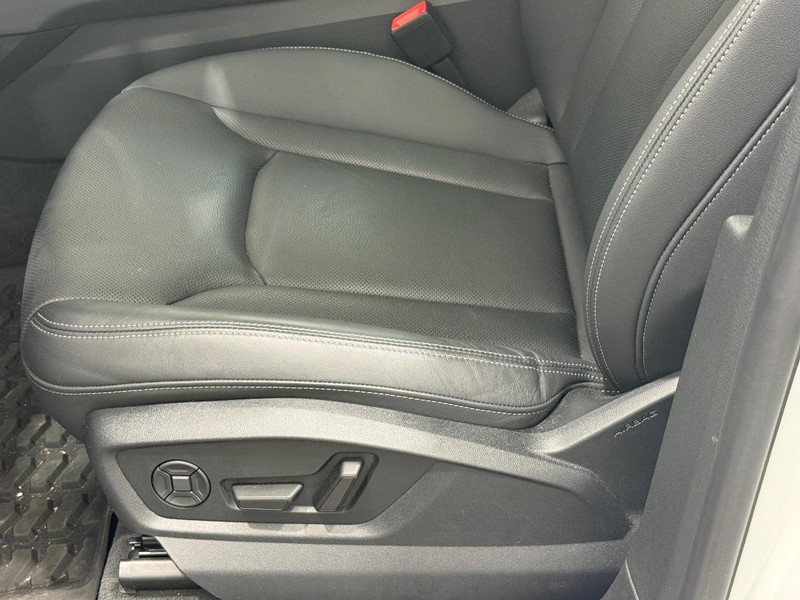 Audi Q8 Vehicle Full-screen Gallery Image 20