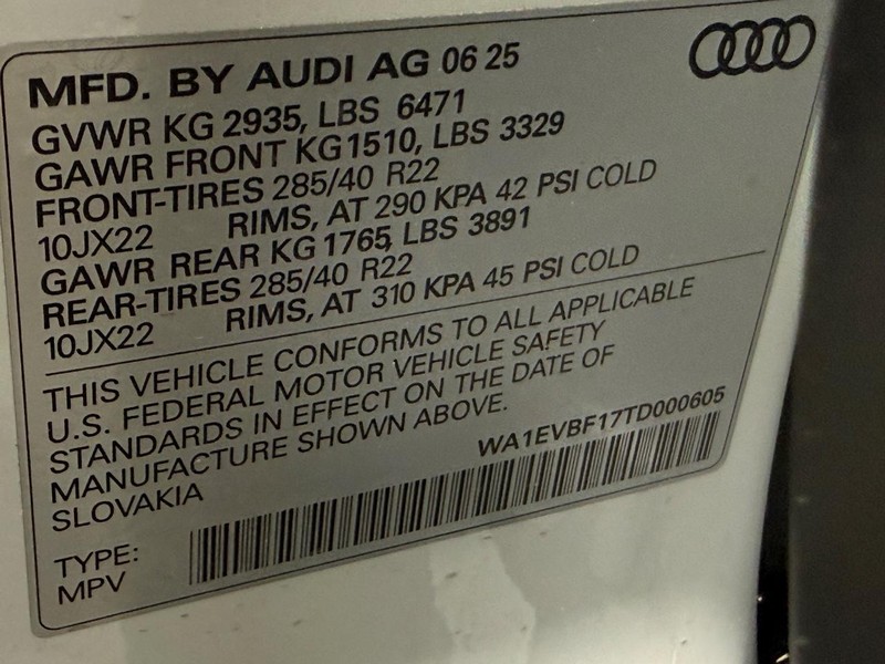 Audi Q8 Vehicle Full-screen Gallery Image 21