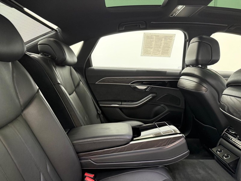 Audi A8 Vehicle Full-screen Gallery Image 08