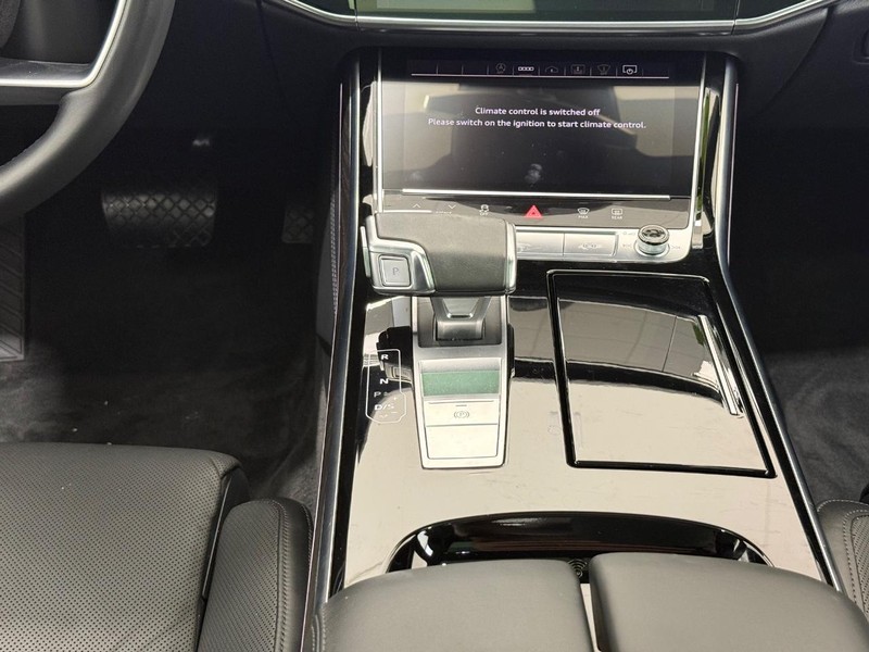 Audi A8 Vehicle Full-screen Gallery Image 11